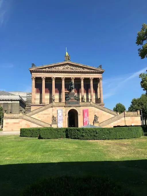 Berliner Altbaubauwohnung In Mitte 0*, Berlim